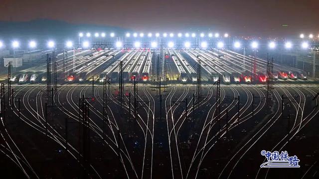 超级停车场！一排全是复兴号！