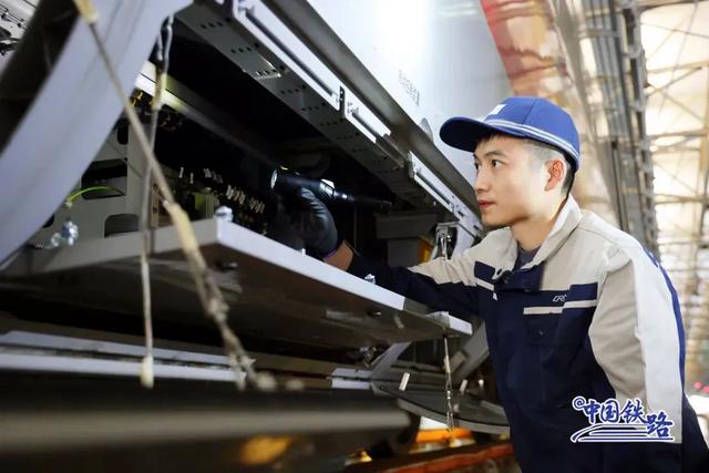 超级停车场！一排全是复兴号！