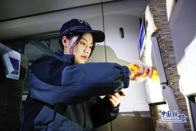 超级停车场！一排全是复兴号！