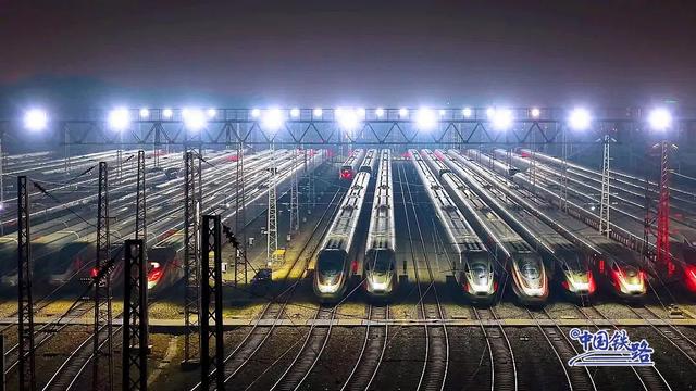 超级停车场！一排全是复兴号！