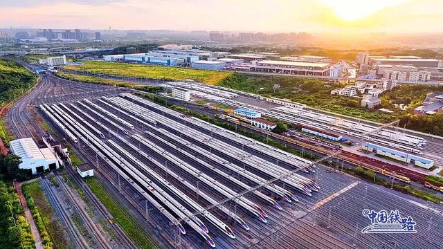 超级停车场！一排全是复兴号！