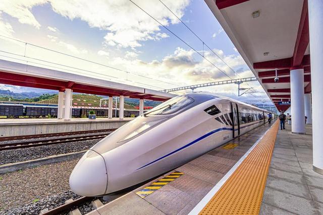 国家正式批复！这条高铁下半年开工，“八纵八横”呼南高铁主通道