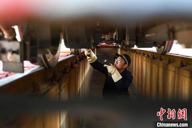 广州铁路机车入库检修整备迎春运