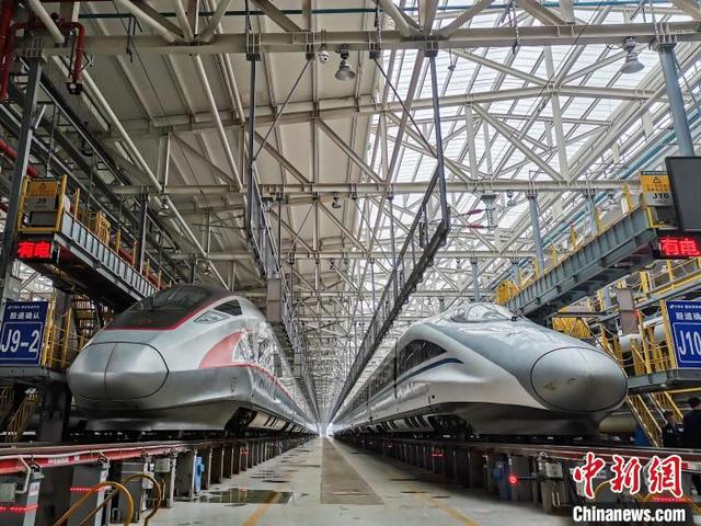 重庆：128组动车整装待发迎春运