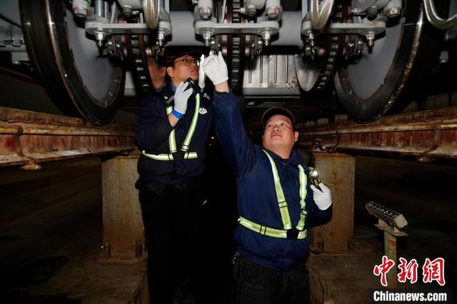 重庆：128组动车整装待发迎春运