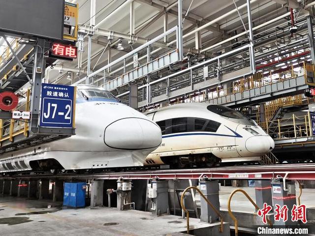 重庆：128组动车整装待发迎春运