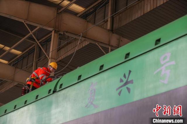 “修足、美容、体检” 南铁列车焕新以待迎春运