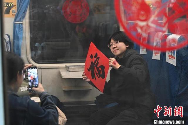（新春见闻）2025年广州首趟春运列车发出