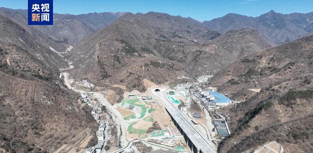 西康高铁穿越秦岭最长隧道贯通 陕西高铁建设拉满“进度条”