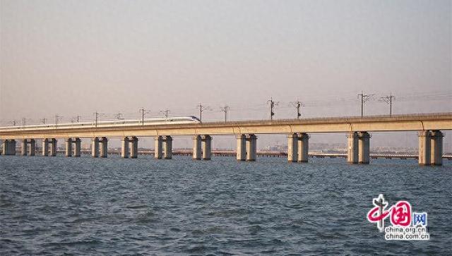 时评：中国高铁，让回家的路不再漫长(图)