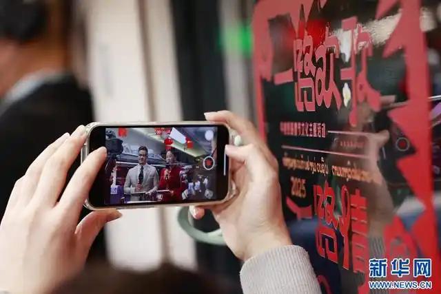 春运首日这趟中老铁路列车上“一路欢歌”(图)