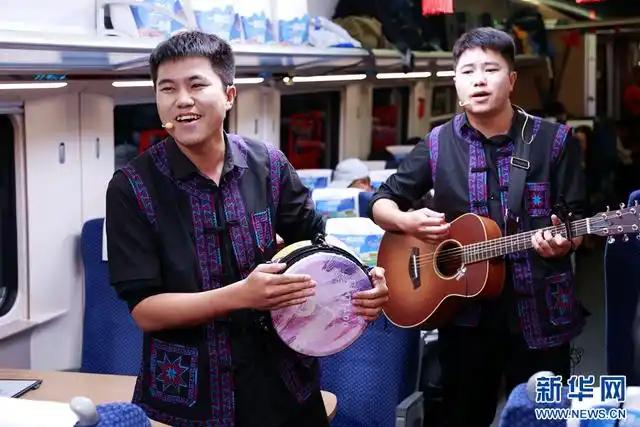 春运首日这趟中老铁路列车上“一路欢歌”(图)