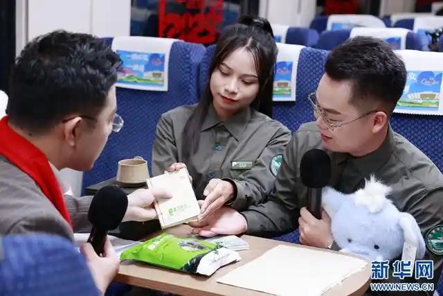 春运首日这趟中老铁路列车上“一路欢歌”(图)