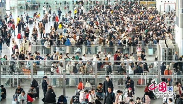 时评：铁路新线路，春运新亮点，经济新活力