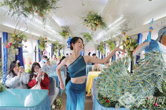 新春走基层|坐上春节“福气专列”回家
