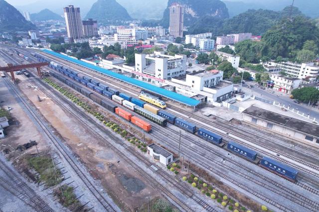 穿越中越国境线丨这趟国际列车如何跑出“加速度”？