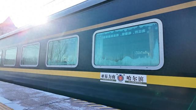 跟随冰雪旅拍列车打卡2025年春运