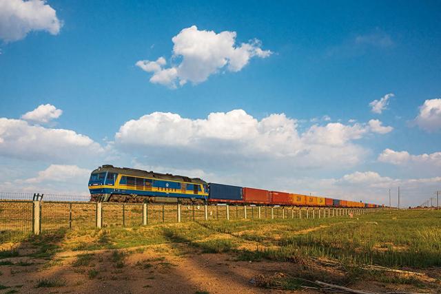 为什么说中国还缺铁路？