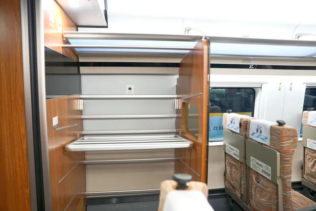 快来看这款复兴号智能动车组！