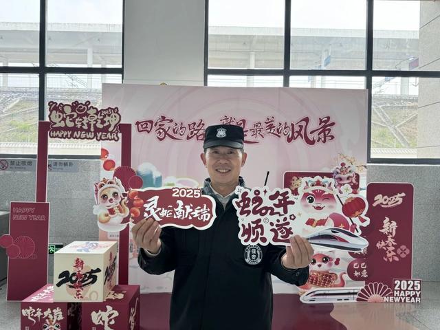“前方到达：高兴站！”首趟务工返乡专列，已抵达!