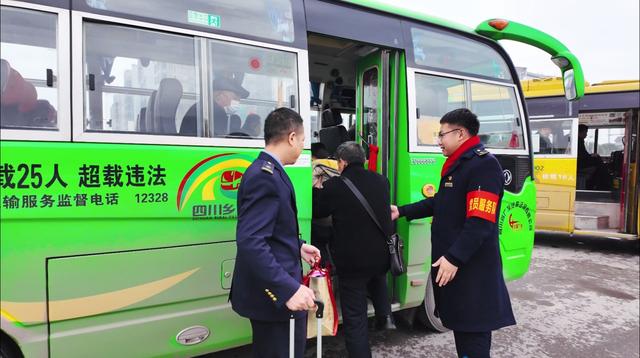 “前方到达：高兴站！”首趟务工返乡专列，已抵达!