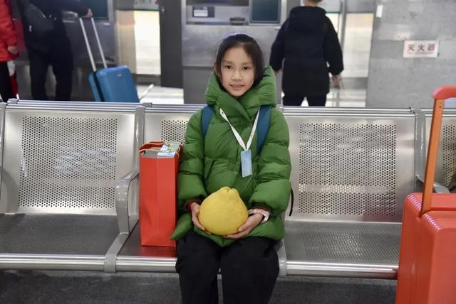 高铁站真香！旅客返乡，为啥都带着“甜蜜”？