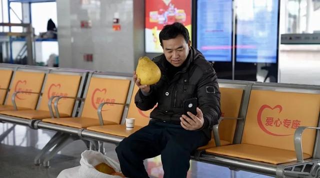 高铁站真香！旅客返乡，为啥都带着“甜蜜”？