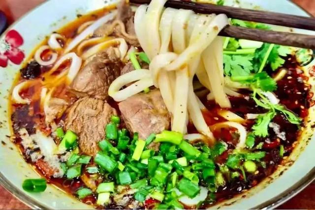 高铁站真香！旅客返乡，为啥都带着“甜蜜”？