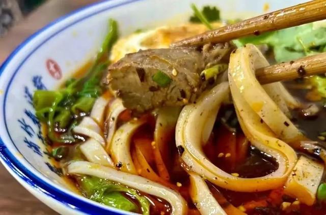 高铁站真香！旅客返乡，为啥都带着“甜蜜”？