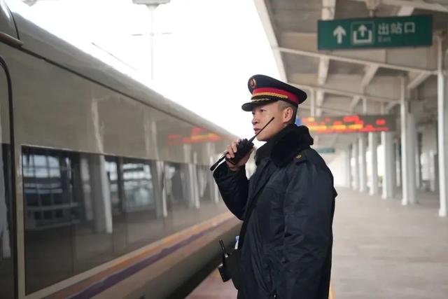 高铁站真香！旅客返乡，为啥都带着“甜蜜”？