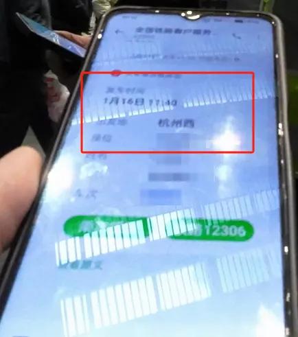 最后1分钟！这趟回家的列车赶上了……