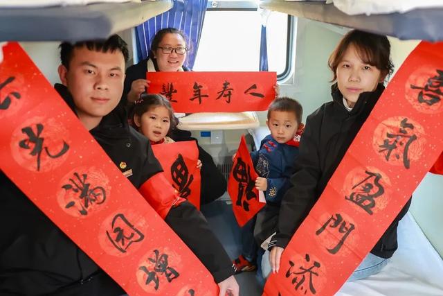 提供眼罩和耳塞，这趟列车够暖心！