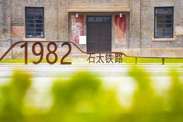火车真的穿上毛衣啦！网友：这也太萌了