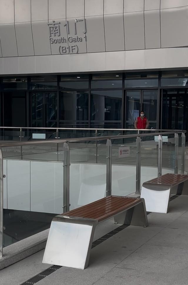 “晕头转向没赶上车”！铁路上海松江站开放至今，多位市民吐槽指引不清