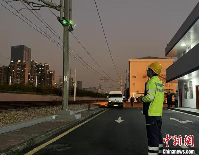 （新春走基层）揭秘铁路春运供电“黑科技”