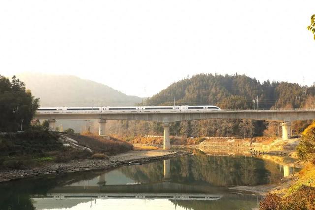 高铁到这里，就是“没难度”！