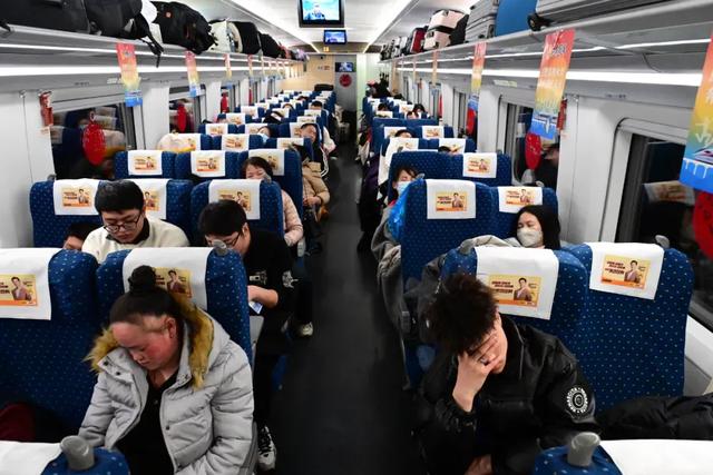 成都局集团公司开行多方向夜间动车，具体车次→