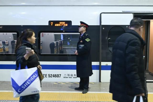 成都局集团公司开行多方向夜间动车，具体车次→