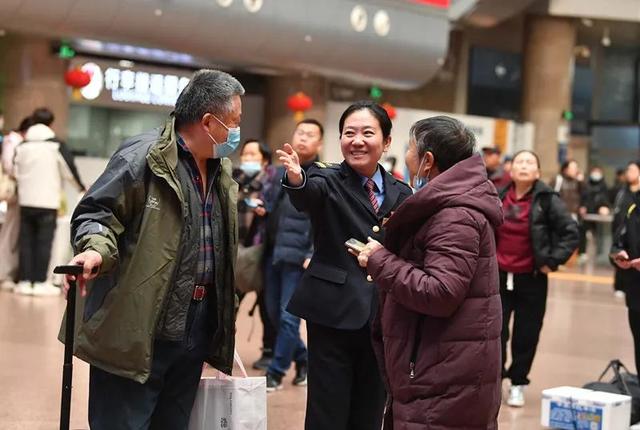 “从时速50公里的蒸汽机车，到时速350公里的复兴号，我全都开过！”