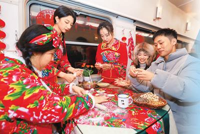 黑龙江冰雪旅游解锁沉浸式新体验，登上“雪国列车” 驶入冰雪世界