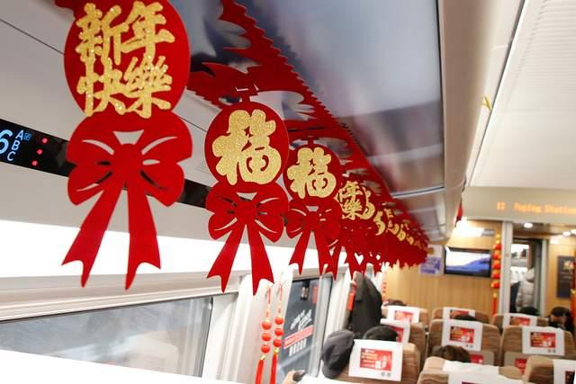 “致敬劳动者·温暖回家路” 西安市开行平安返乡爱心专列