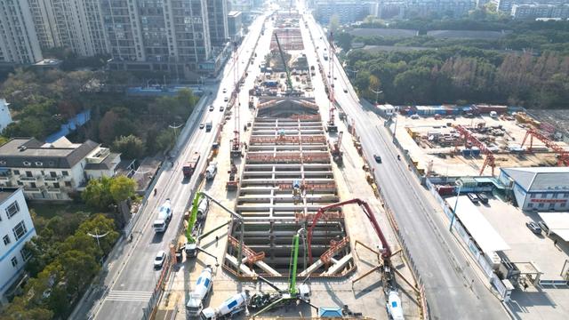 “人”字型城际铁路，铺就“三面逢源”通途