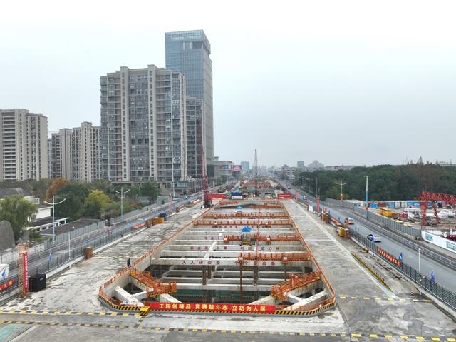 “人”字型城际铁路，铺就“三面逢源”通途