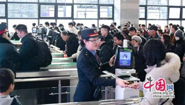 时评：平稳有序的运输背后铁路有担当