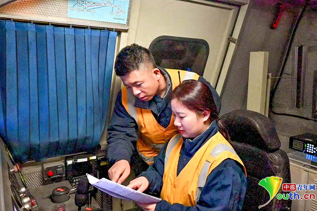 中国人的故事｜90后“铁路夫妻”：坚守是为更多人团圆！