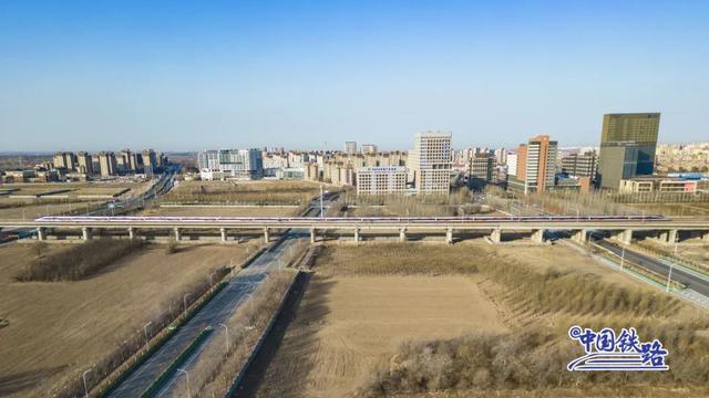 最长复兴号迎战春运！网友惊叹：灵蛇出动