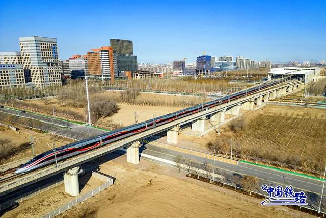 最长复兴号迎战春运！网友惊叹：灵蛇出动