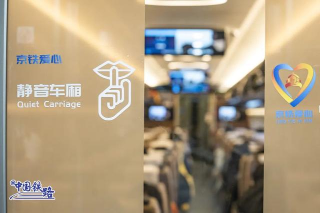 最长复兴号迎战春运！网友惊叹：灵蛇出动