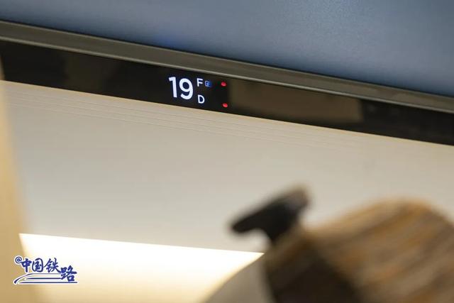 最长复兴号迎战春运！网友惊叹：灵蛇出动