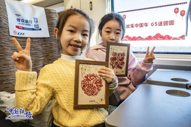 最长复兴号迎战春运！网友惊叹：灵蛇出动